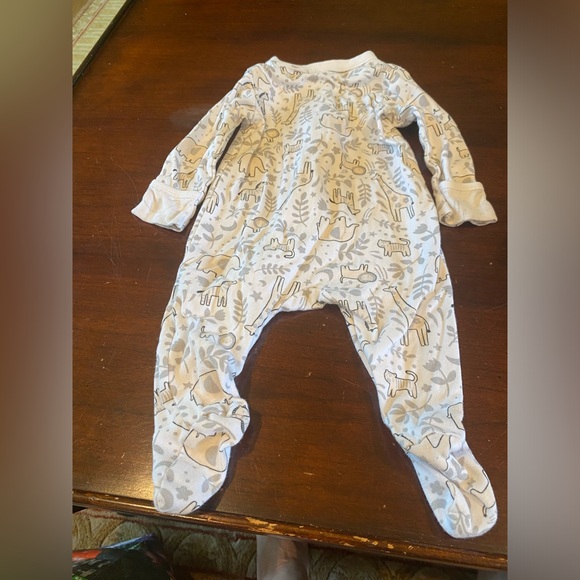 NWOT Old Navy Gender Neutral Footed Onesie Size: 3-6 Month - Picture 2 of 5